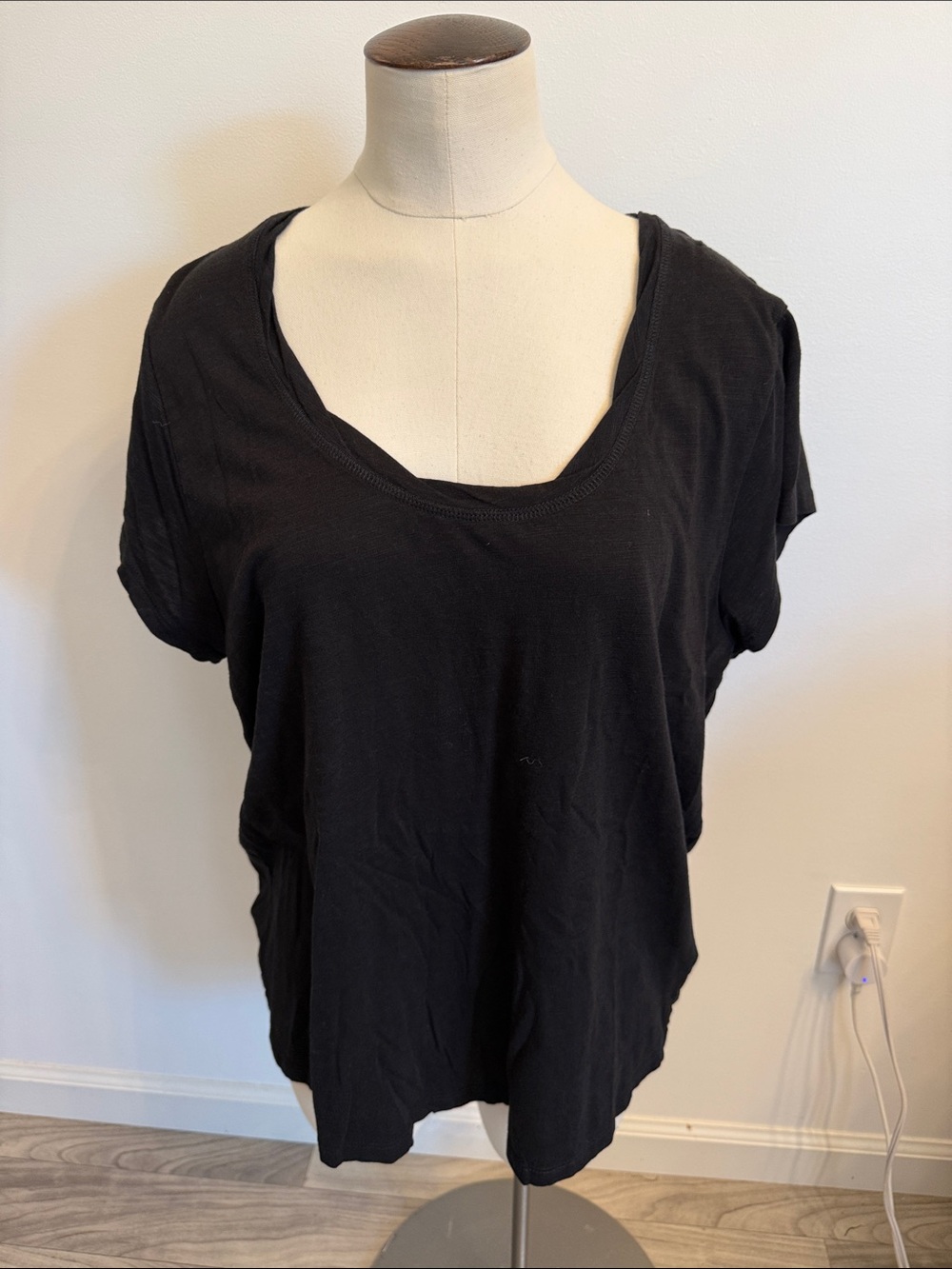 Relaxed Black Scoop Neck Short Sleeve Tee - Unbranded